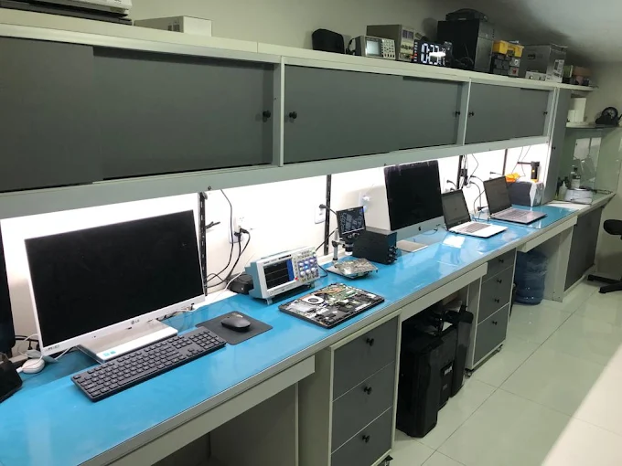 Laboratório técnico com equipamentos profissionais